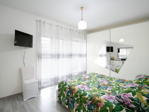 Via Ildebrando della Giovanna, 81 - Roma