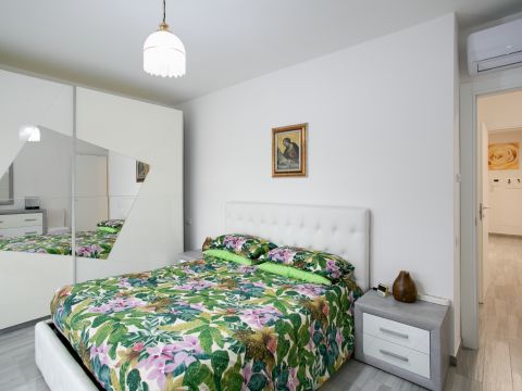 Via Ildebrando della Giovanna, 81 - Roma