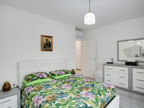 Via Ildebrando della Giovanna, 81 - Roma