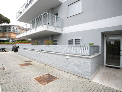 Via Ildebrando della Giovanna, 81 - Roma