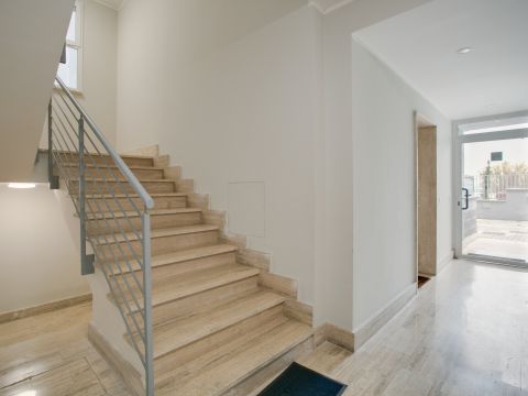 Via Ildebrando della Giovanna, 81 - Roma