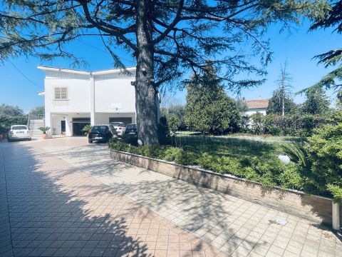 Via Indipendenza, 76 - Sant'egidio Alla Vibrata