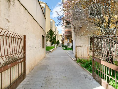 Via Calpurnio Fiamma, 130 - Roma