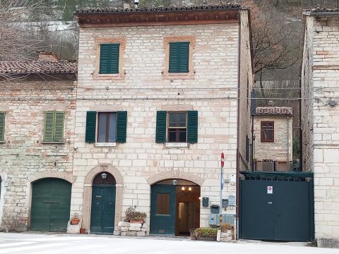 via Camponocecchio 15 - Genga