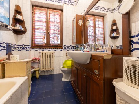 Viale Grigna, 28 - Camparada