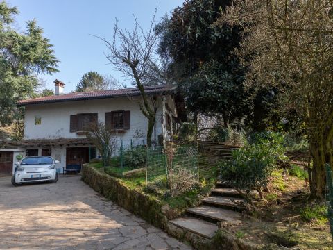 Viale Grigna, 28 - Camparada