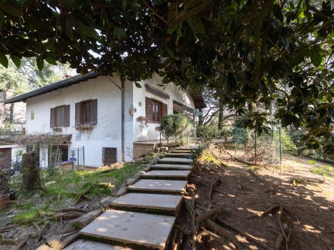 Viale Grigna, 28 - Camparada