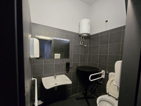 Via Agostino Ghirlanda, 37 - Massa