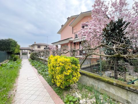 Via Gabriele d'Annunzio, 7 - Salerano Sul Lambro
