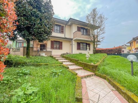 Via Gabriele d'Annunzio, 7 - Salerano Sul Lambro