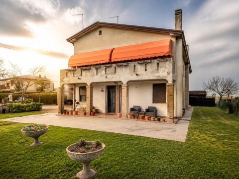 Via Argine Sinistro, 5 - Correzzola