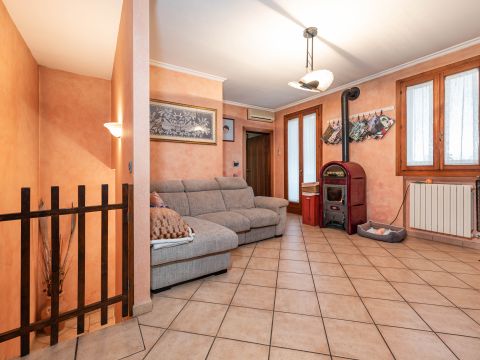 Via Argine Sinistro, 5 - Correzzola