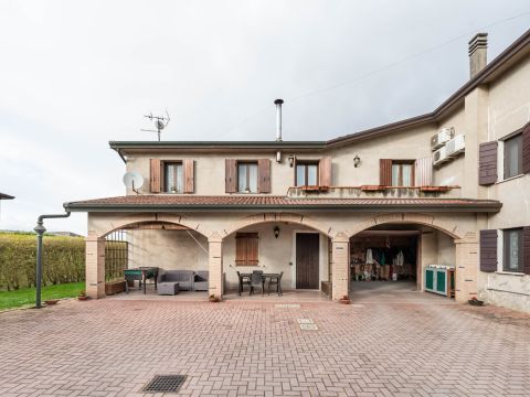 Via Argine Sinistro, 5 - Correzzola