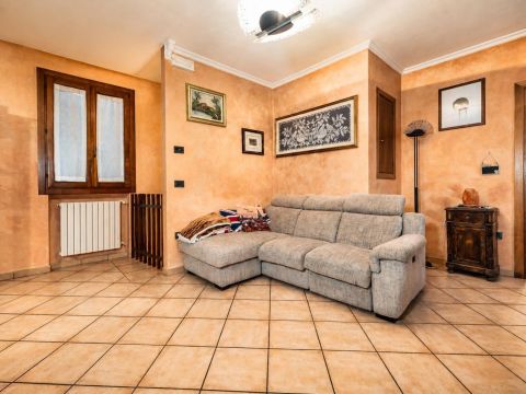 Via Argine Sinistro, 5 - Correzzola