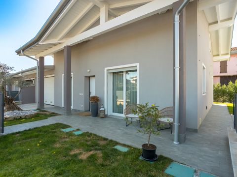 Via San Carlo, 13 - Cologno Al Serio