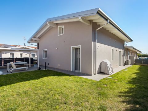 Via San Carlo, 13 - Cologno Al Serio