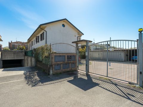 Via delle Industrie, 13 - Osio Sotto