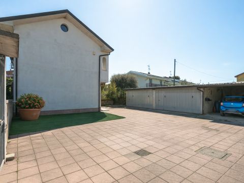 Via delle Industrie, 13 - Osio Sotto