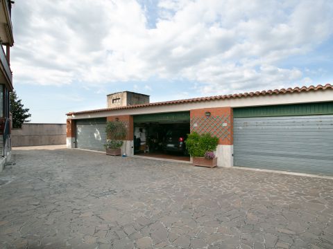 Via Roccabernarda, 48 - Roma