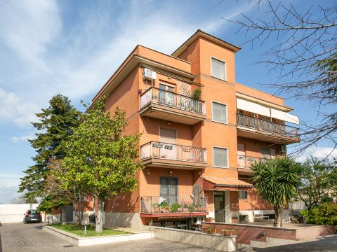 Via Roccabernarda, 48 - Roma