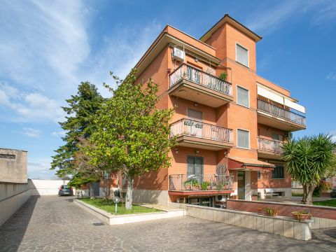 Via Roccabernarda, 48 - Roma