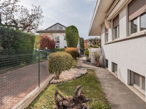 Via I. Nievo, 28 - Ponte San Nicolò