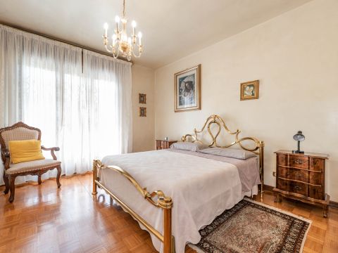 Via I. Nievo, 28 - Ponte San Nicolò