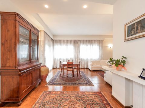 Via I. Nievo, 28 - Ponte San Nicolò