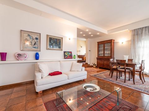 Via I. Nievo, 28 - Ponte San Nicolò