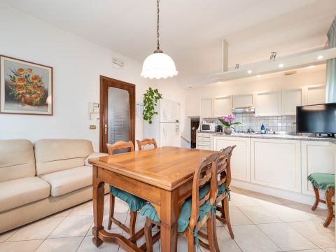 Via I. Nievo, 28 - Ponte San Nicolò