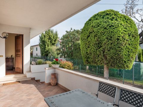 Via I. Nievo, 28 - Ponte San Nicolò