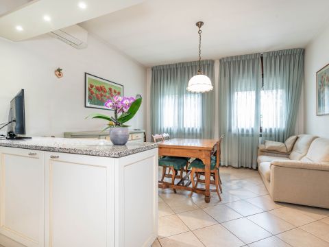 Via I. Nievo, 28 - Ponte San Nicolò