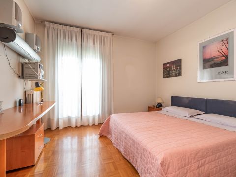 Via I. Nievo, 28 - Ponte San Nicolò