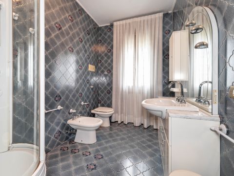 Via I. Nievo, 28 - Ponte San Nicolò