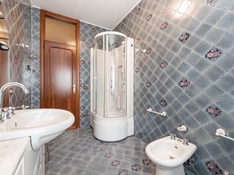 Via I. Nievo, 28 - Ponte San Nicolò