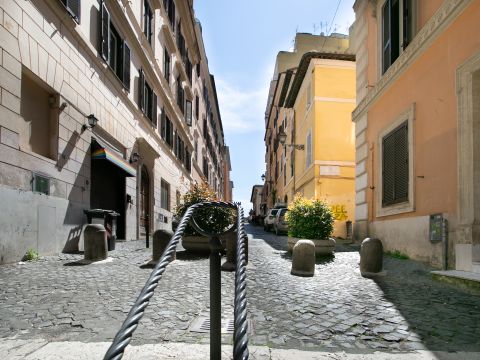 Via dei Quattro Cantoni, 9a - Roma