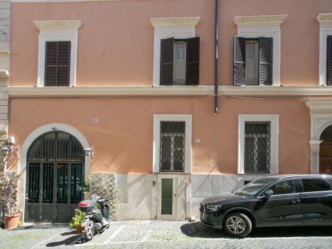 Via dei Quattro Cantoni, 9a - Roma