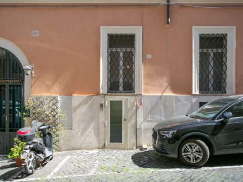 Via dei Quattro Cantoni, 9a - Roma