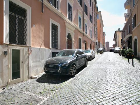 Via dei Quattro Cantoni, 9a - Roma