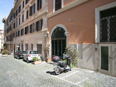 Via dei Quattro Cantoni, 9a - Roma