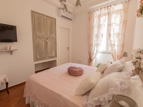 Vico Miracoli, 49 - Napoli