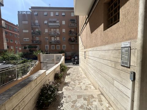 Via Laura Mantegazza, 35 - Roma