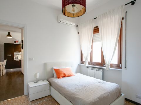 Via Laura Mantegazza, 35 - Roma
