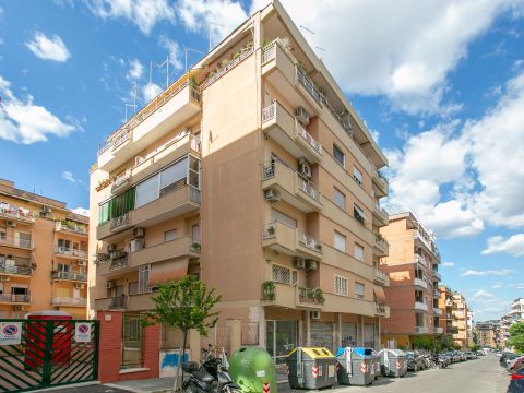 Via Laura Mantegazza, 35 - Roma