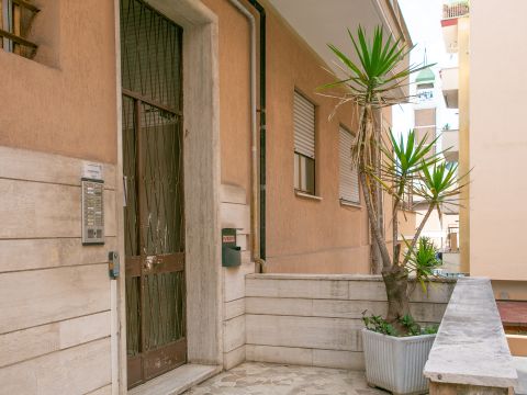 Via Laura Mantegazza, 35 - Roma