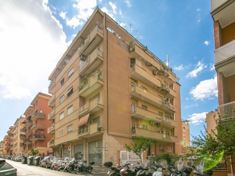 Via Laura Mantegazza, 35 - Roma