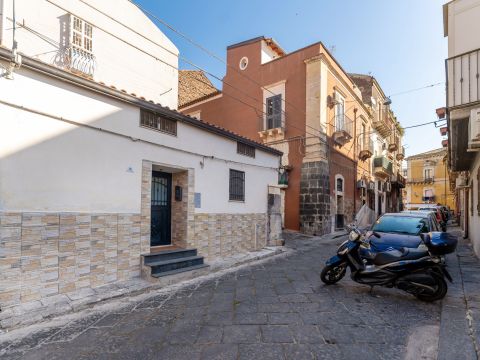 Via Sacchero, 16 - Catania