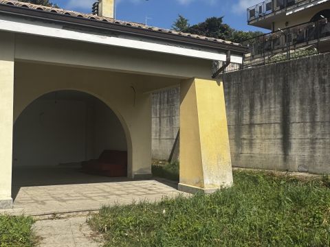 Via dei Costaroni, 87 - Riano