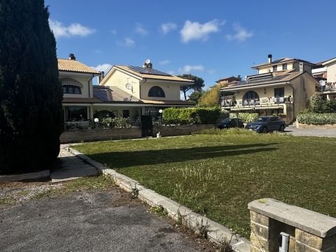 Via dei Costaroni, 87 - Riano