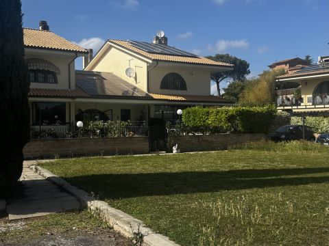 Via dei Costaroni, 87 - Riano